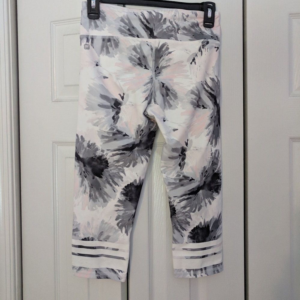 Fabletics cropped pattern workout leggings - Picture 2 of 7